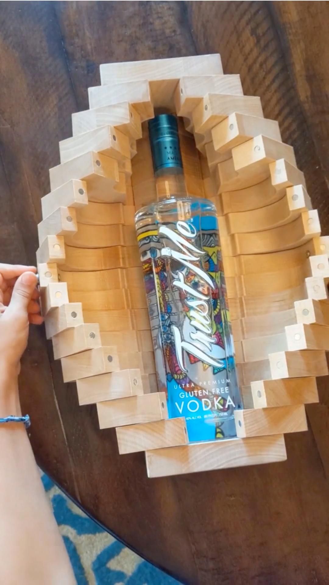 Build This Amazing Bottle Case!