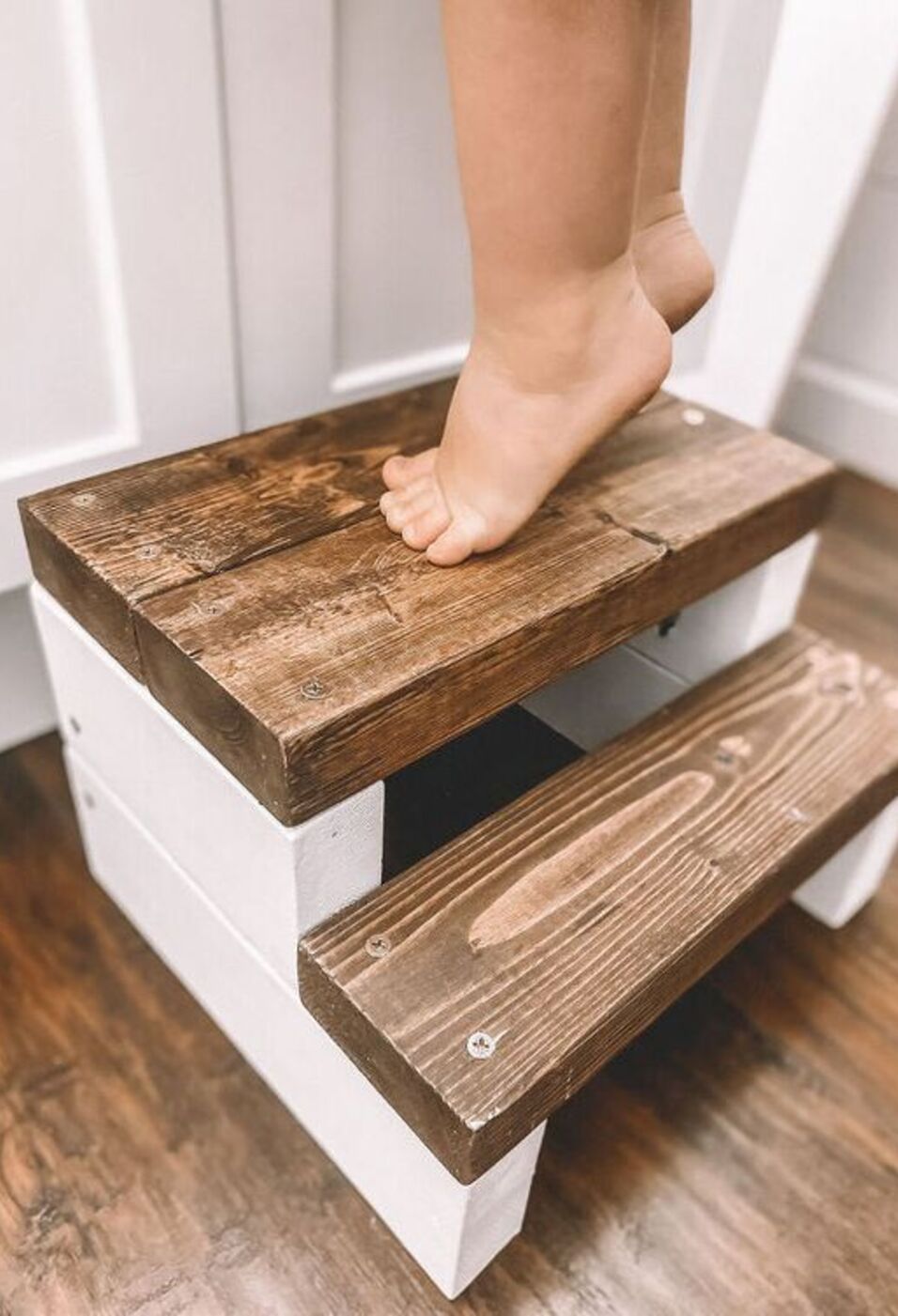 Sliding Bookends for Open Shelving – The Crafted Maker